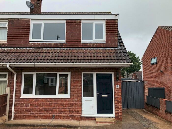 3 Bedroom Semi-Detached House To Rent In Bean Close, Nottingham, NG6