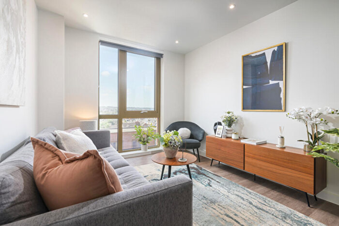 2 Bedroom Apartment To Rent In Domain, Tilling Courtyard, Weldale Street, Reading, Berkshire, RG1