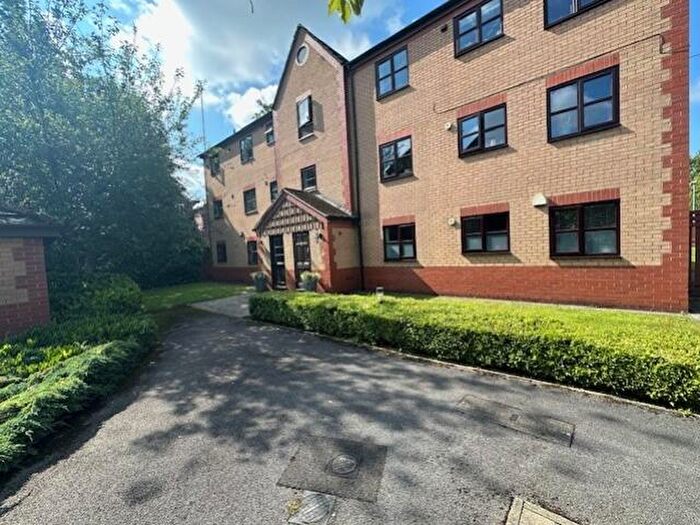 2 Bedroom Apartment To Rent In Flat Raleigh Close, Didsbury, M20