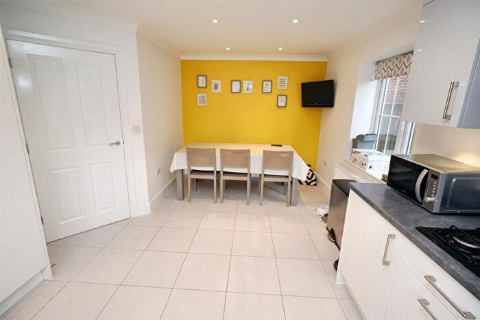 3 Bedroom Semi-Detached House For Sale In Larissa Close, Tilehurst, Reading, RG31