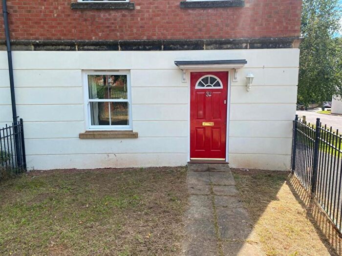 2 Bedroom Flat For Sale In Fairby Close, Tiverton, EX16