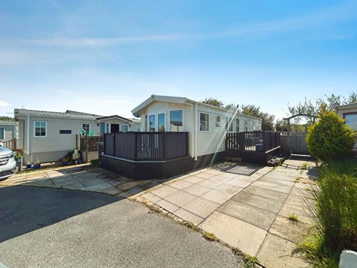 2 Bedroom Park Home For Sale In Burley Bank Road, Killinghall, Harrogate, HG3