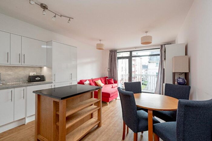 3 Bedroom Flat To Rent In Hopetoun Street, New Town, Edinburgh, EH7
