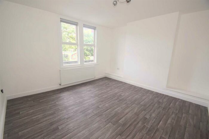 2 Bedroom Flat To Rent In Meanwood Road, Leeds, LS6
