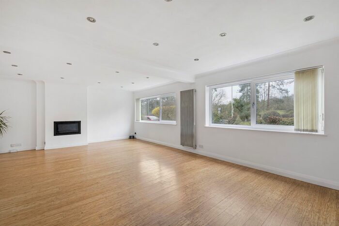 4 Bedroom Detached House To Rent In Southdown Road, Harpenden, AL5