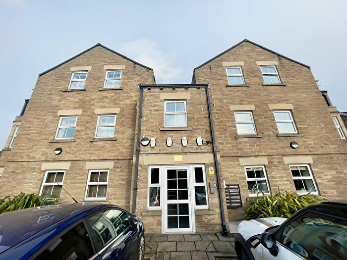 2 Bedroom Flat To Rent In Manor Fold, Horsforth, Leeds, West Yorkshire, LS18