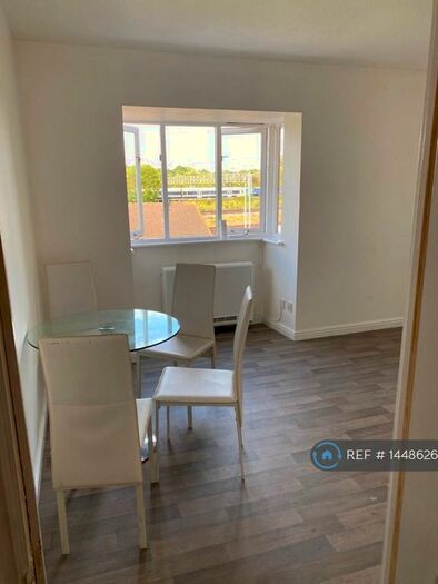 1 Bedroom Flat To Rent In Barrow Court, London, SE6