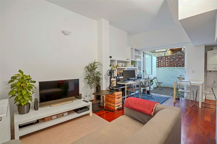 1 Bedroom Flat To Rent In Tunis Road, Shepherds Bush, London, W12