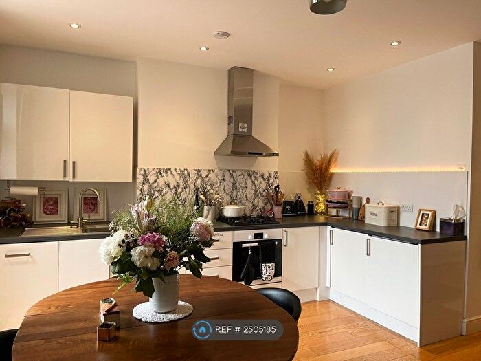 2 Bedroom Flat To Rent In Piemonte Walk, London, SW6