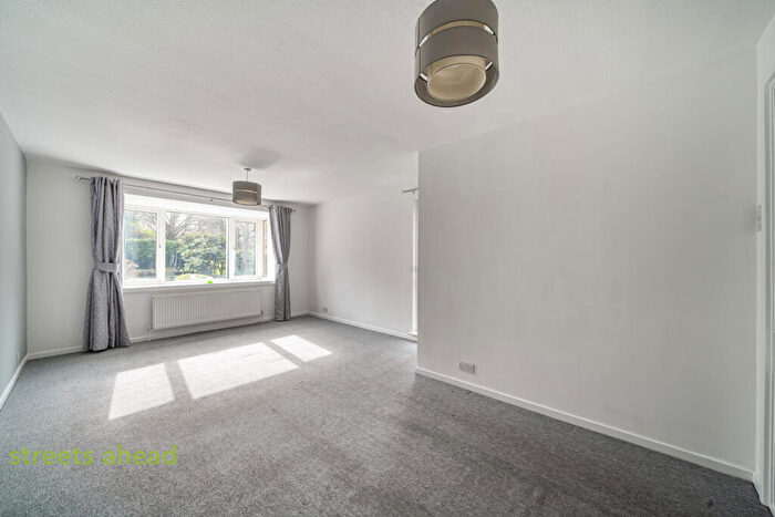 2 Bedroom Apartment For Sale In Anselm Close, Croydon, CR0