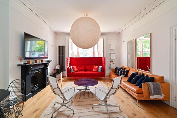 3 Bedroom Flat To Rent In Lansdowne Crescent, London, W11