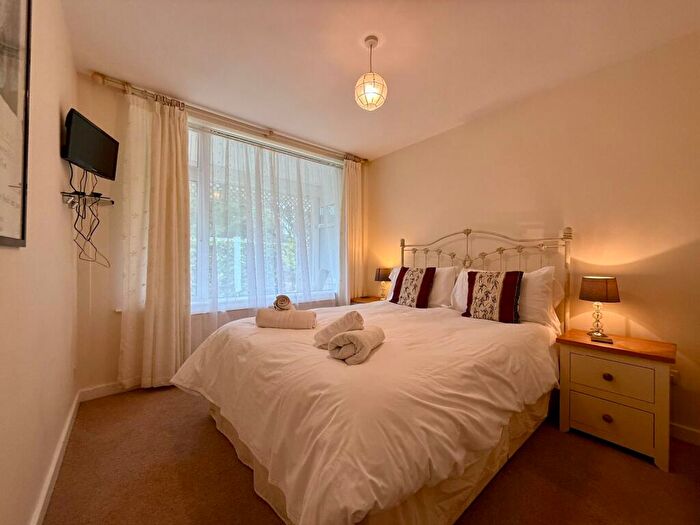 2 Bedroom Bungalow For Sale In Riverside Bungalows, Llanbedr, LL45