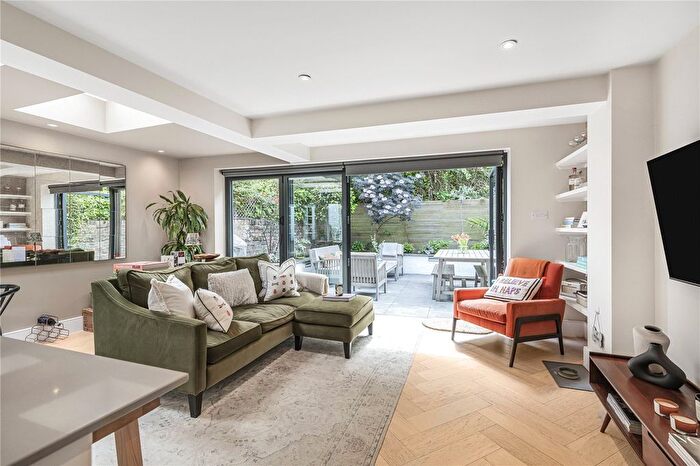 3 Bedroom Flat For Sale In Norroy Road, London, SW15