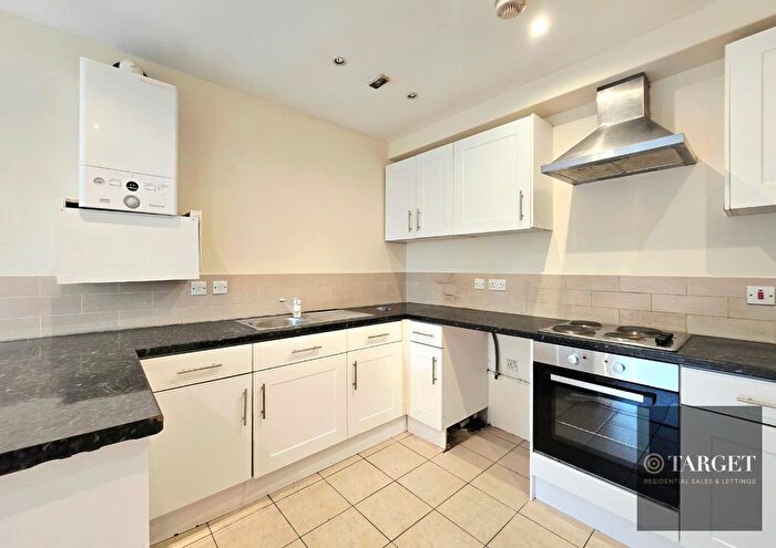 1 Bedroom Flat To Rent In Trinity Lane, Waltham Cross, EN8