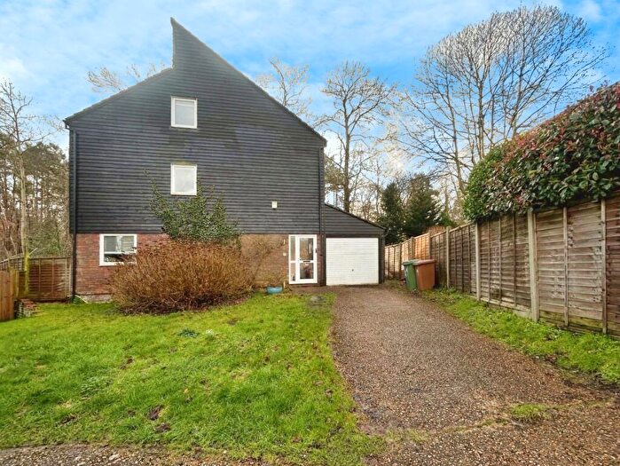 6 Bedroom Detached House For Sale In Northcott, Bracknell, Berkshire, RG12