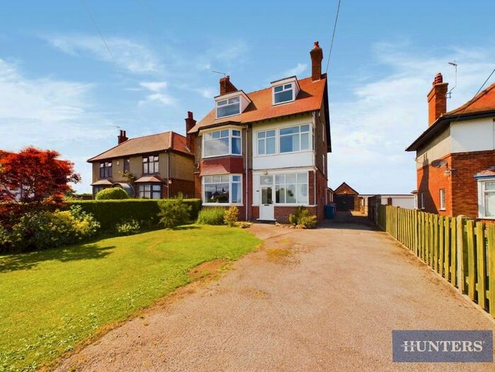 6 Bedroom Detached House For Sale In North Marine Road, Bridlington, Yorkshire, YO15