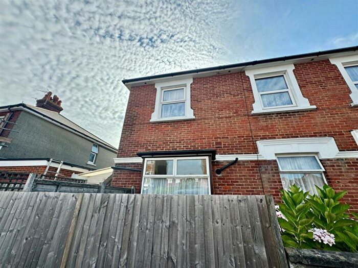 2 Bedroom Flat To Rent In Latimer Road, Eastbourne, BN22