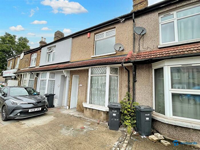 3 Bedroom Terraced House To Rent In Green Lane, Ilford, IG1