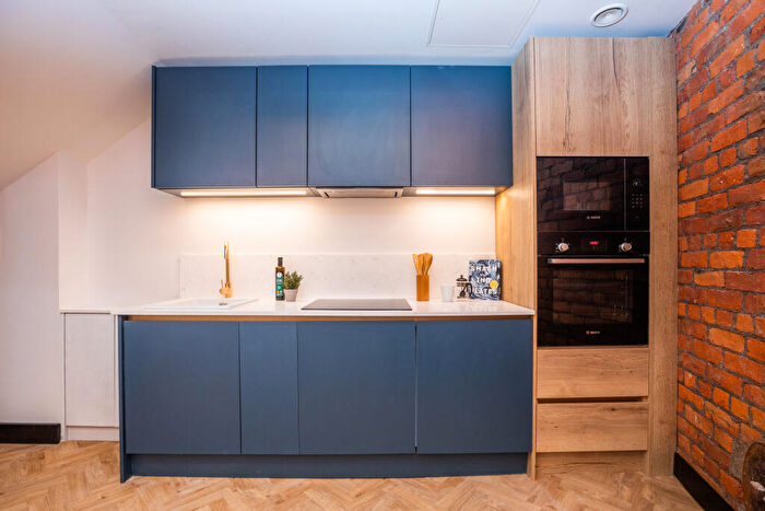 2 Bedroom Apartment To Rent In Apt, Waterloo Street #, M1