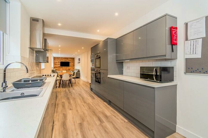 7 Bedroom Terraced House To Rent In Manners Road, Southsea, Hampshire, PO4