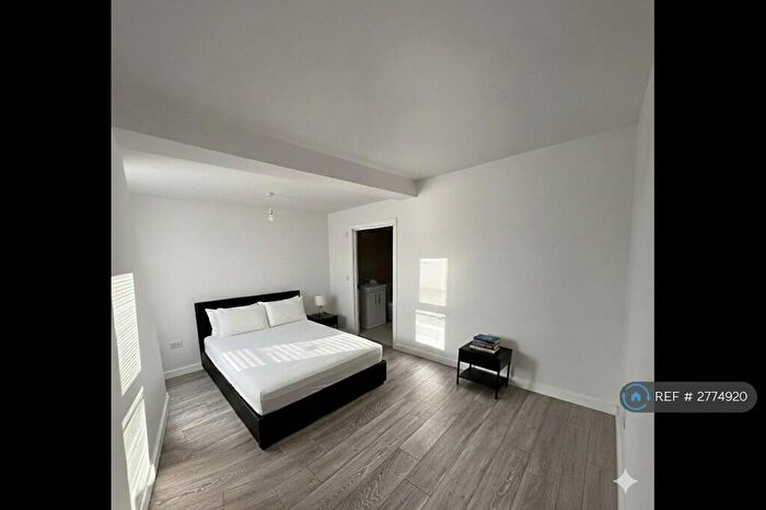 5 Bedroom Bungalow To Rent In Heavering, Hornchurch, RM12