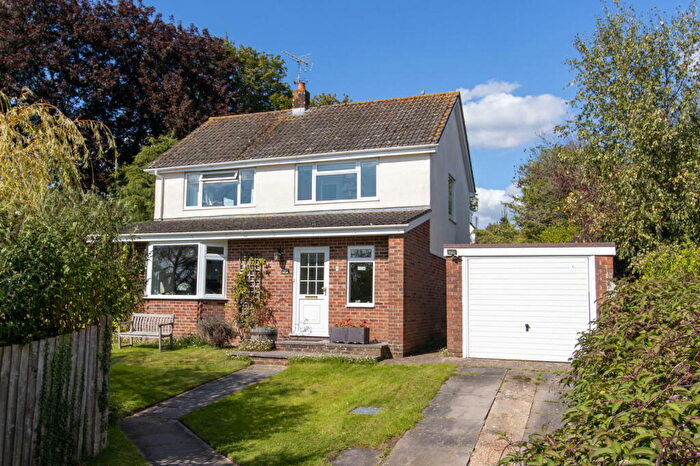 4 Bedroom Detached House For Sale In Windermere Gardens, Alresford, SO24