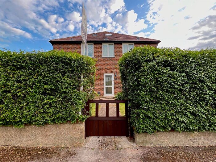 2 Bedroom Maisonette For Sale In Dugdale Hill Lane, Potters Bar, EN6