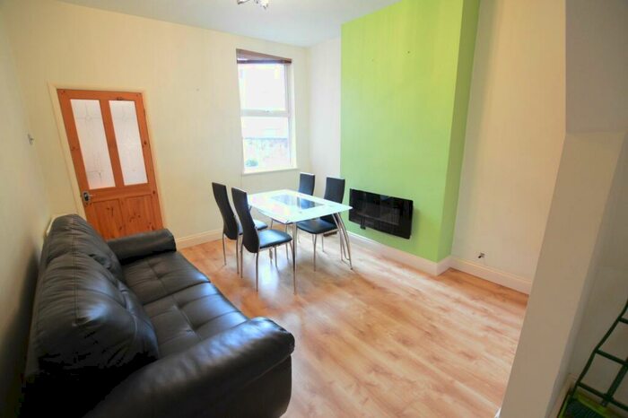 2 Bedroom Terraced House To Rent In Lord Byron Street, Clarendon Park, LE2