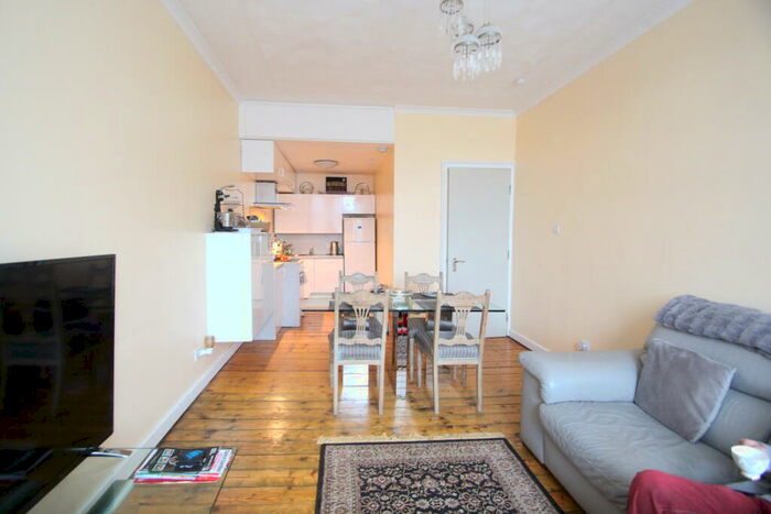 2 Bedroom Apartment To Rent In Main Street, Bridgeton, G40