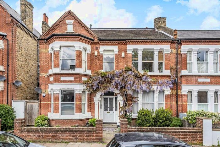 2 Bedroom Flat To Rent In Cautley Avenue, London, SW4