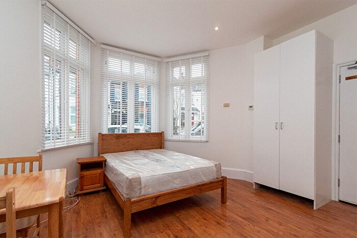 Studio To Rent In Astley Avenue, Willesden Green, London, NW2
