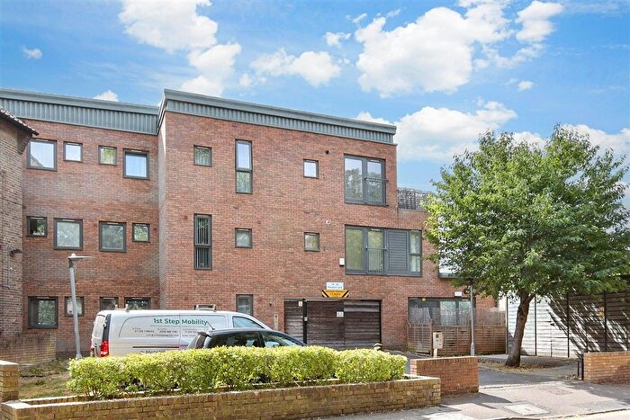 1 Bedroom Flat For Sale In Penpool Lane, Welling, Kent, DA16