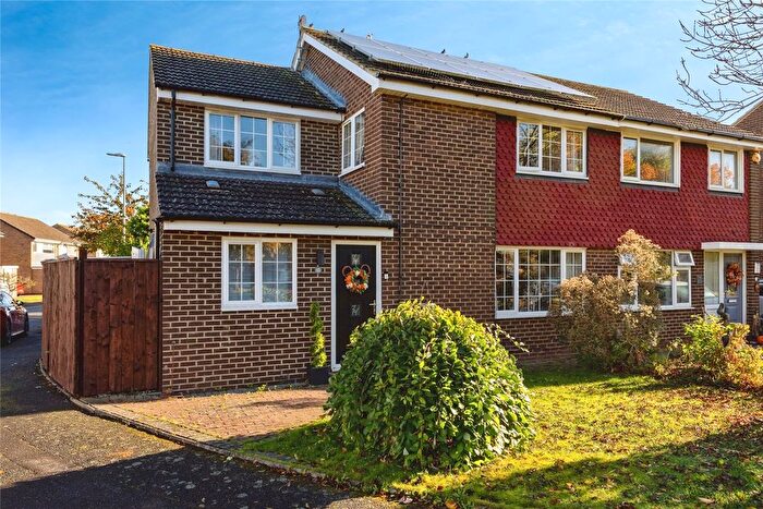 4 Bedroom Semi-detached House For Sale In Angrove Close, Yarm, Durham, TS15