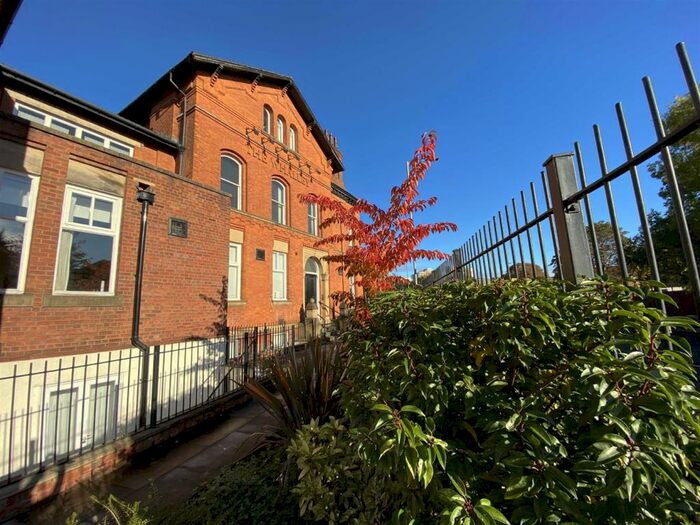 2 Bedroom Flat To Rent In Withington Road, Whalley Range, M16