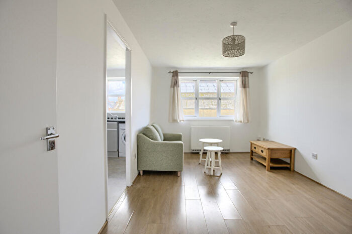 1 Bedroom Flat To Rent In Hanson Court, Gandhi Close, Walthamstow, Waltham Forest, E17
