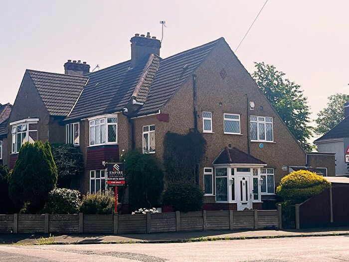 3 Bedroom Semi Detached House For Sale In Ellington Road, Hounslow, TW3
