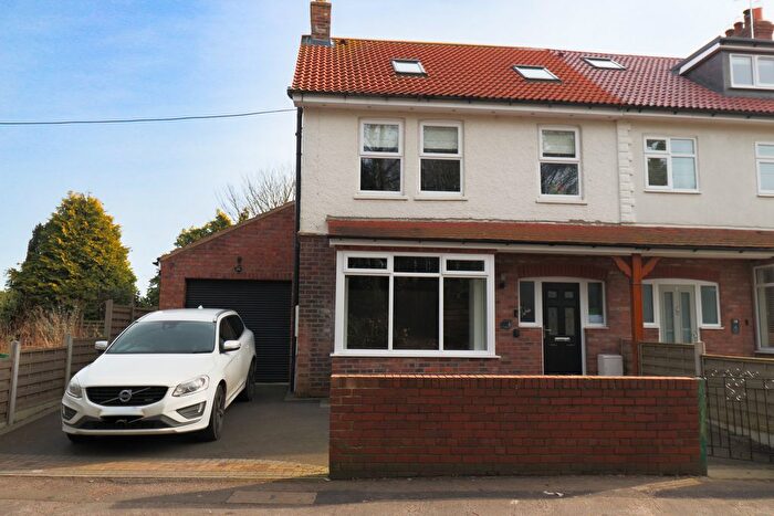 5 Bedroom Semi-Detached House For Sale In Muston Road, Hunmanby, YO14