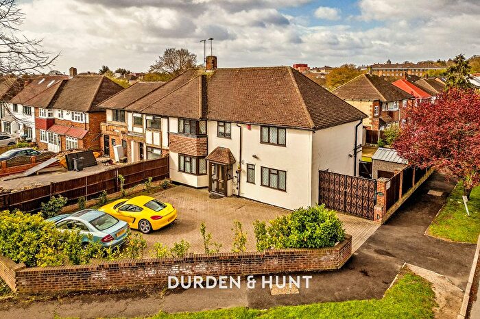 4 Bedroom Semi-Detached House For Sale In Fencepiece Road, Chigwell, IG7