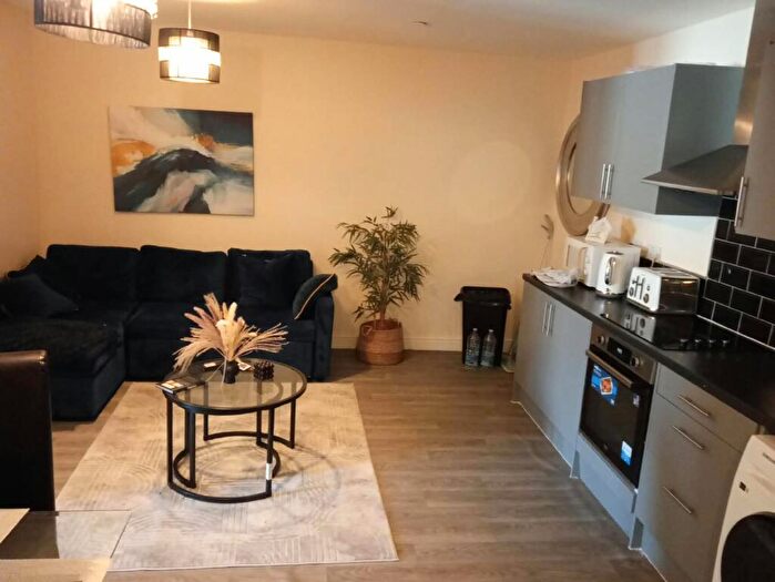 3 Bedroom Apartment To Rent In Emerald Street, Cardiff, CF24