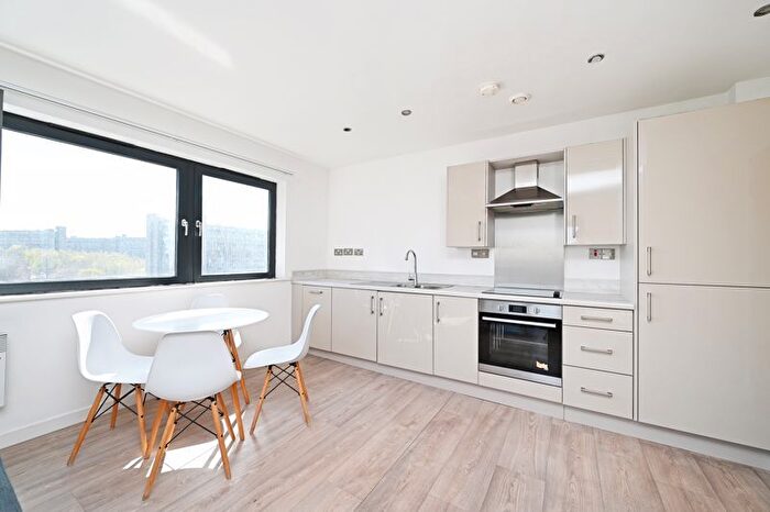 2 Bedroom Flat To Rent In Apt The Gateway, Broad Street, Sheffield, S2