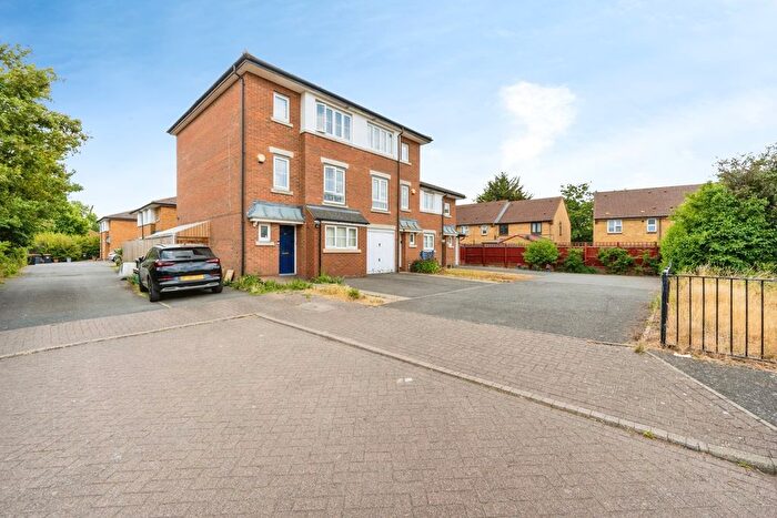 3 Bedroom Terraced House For Sale In Acorn Way, Bedford, Bedfordshire, MK42