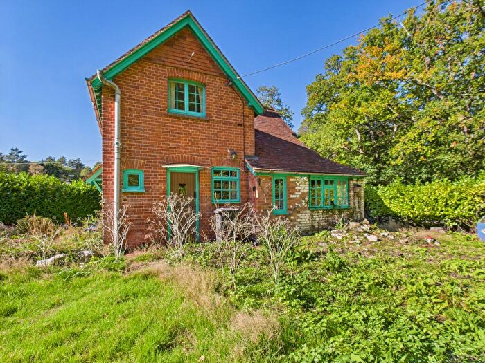 2 Bedroom Cottage For Sale In Soke Road, Reading, RG7