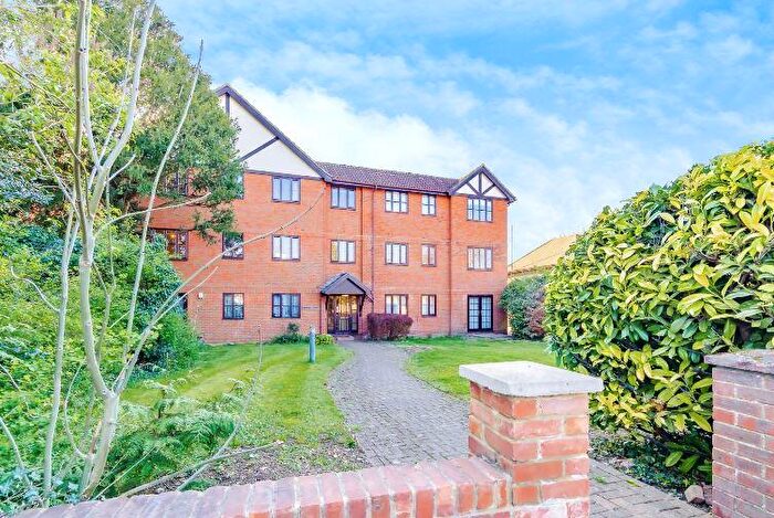 2 Bedroom Flat To Rent In Maybury Court, South Croydon, CR2