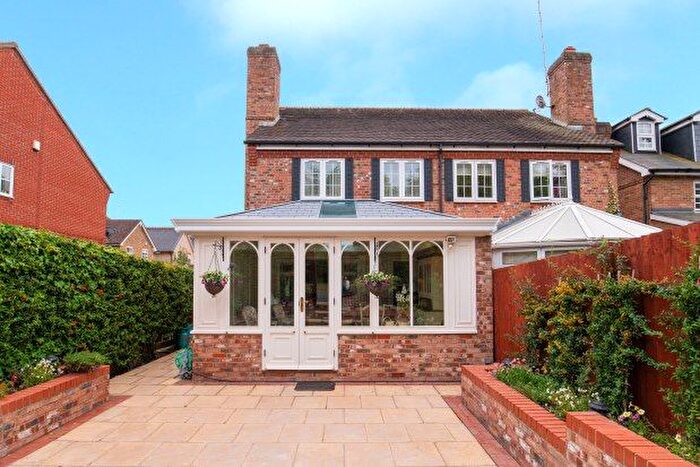 3 Bedroom Property To Rent In Fallow Fields, Loughton, IG10