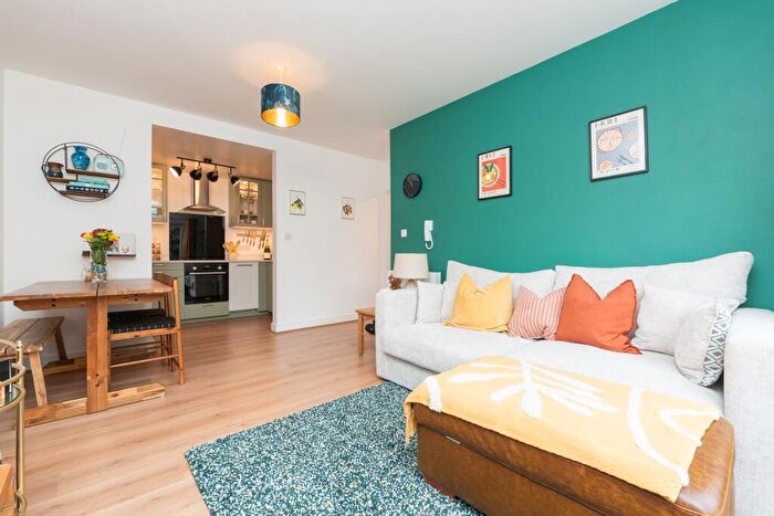 2 Bedroom Apartment For Sale In Holly Street, Luton, LU1