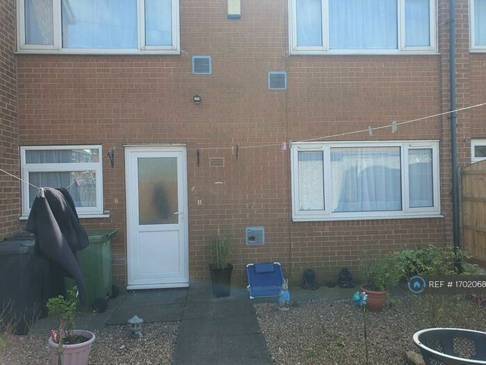 3 Bedroom Terraced House To Rent In Sherburn Square, Leeds, LS14