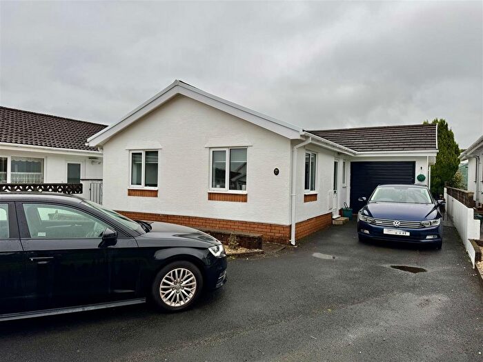 3 Bedroom Detached Bungalow For Sale In Llwyn Y Bryn, Ammanford, SA18