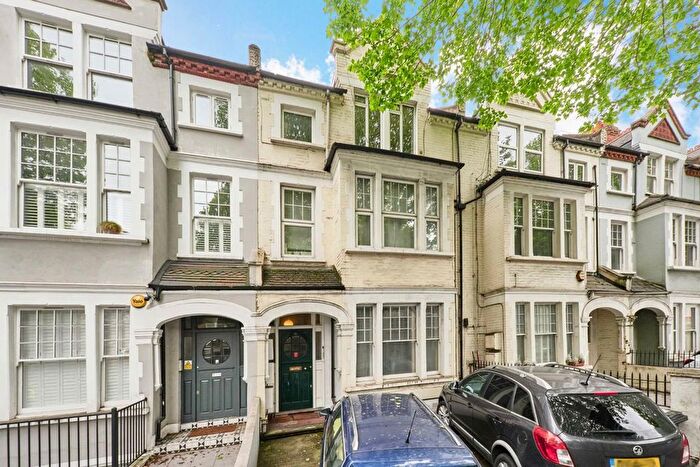 1 Bedroom Flat To Rent In Cavendish Road, London, SW12