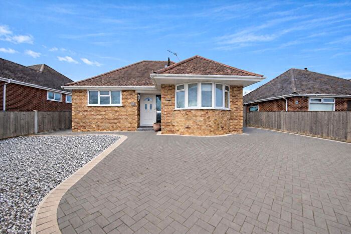 2 Bedroom Detached Bungalow For Sale In Hollybank Road, Hythe, Southampton, SO45