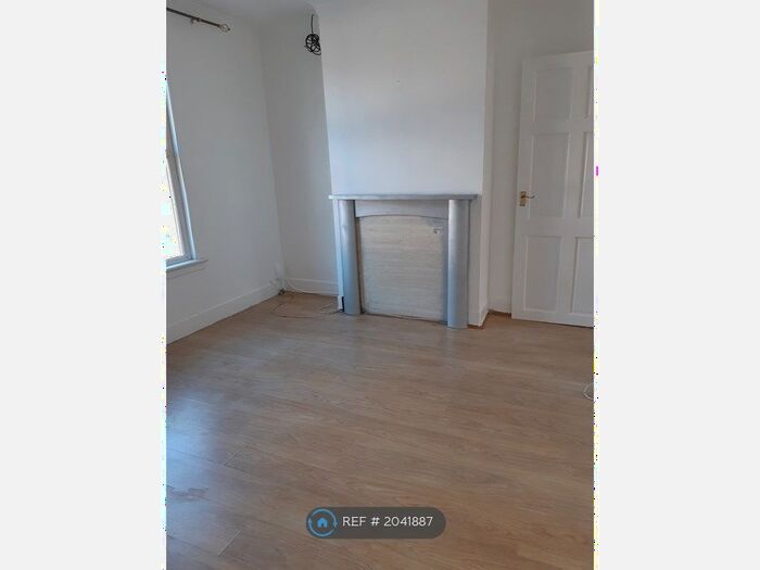 3 Bedroom Terraced House To Rent In Brisbane Road, Chatham, Kent, ME4